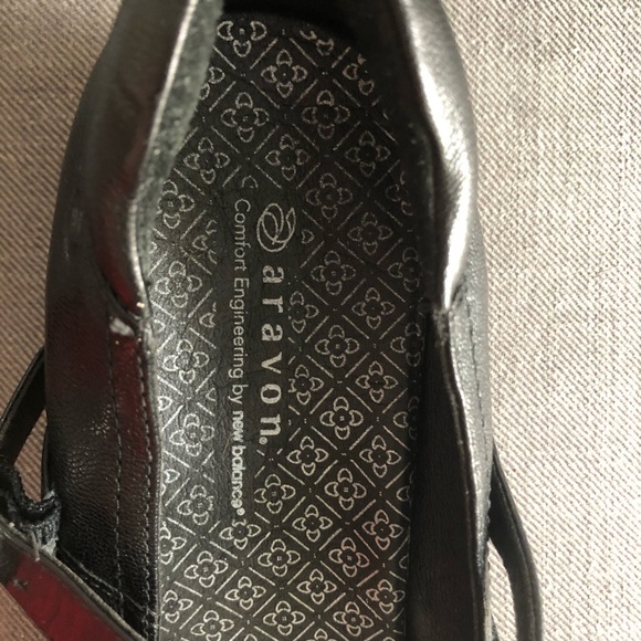Aravon Mary Janes - Size 9 - Picture 9 of 13